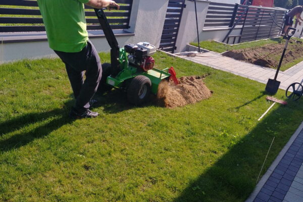 Zakładanie ogrodu w Wierzchosławicach z systemem nawadniania